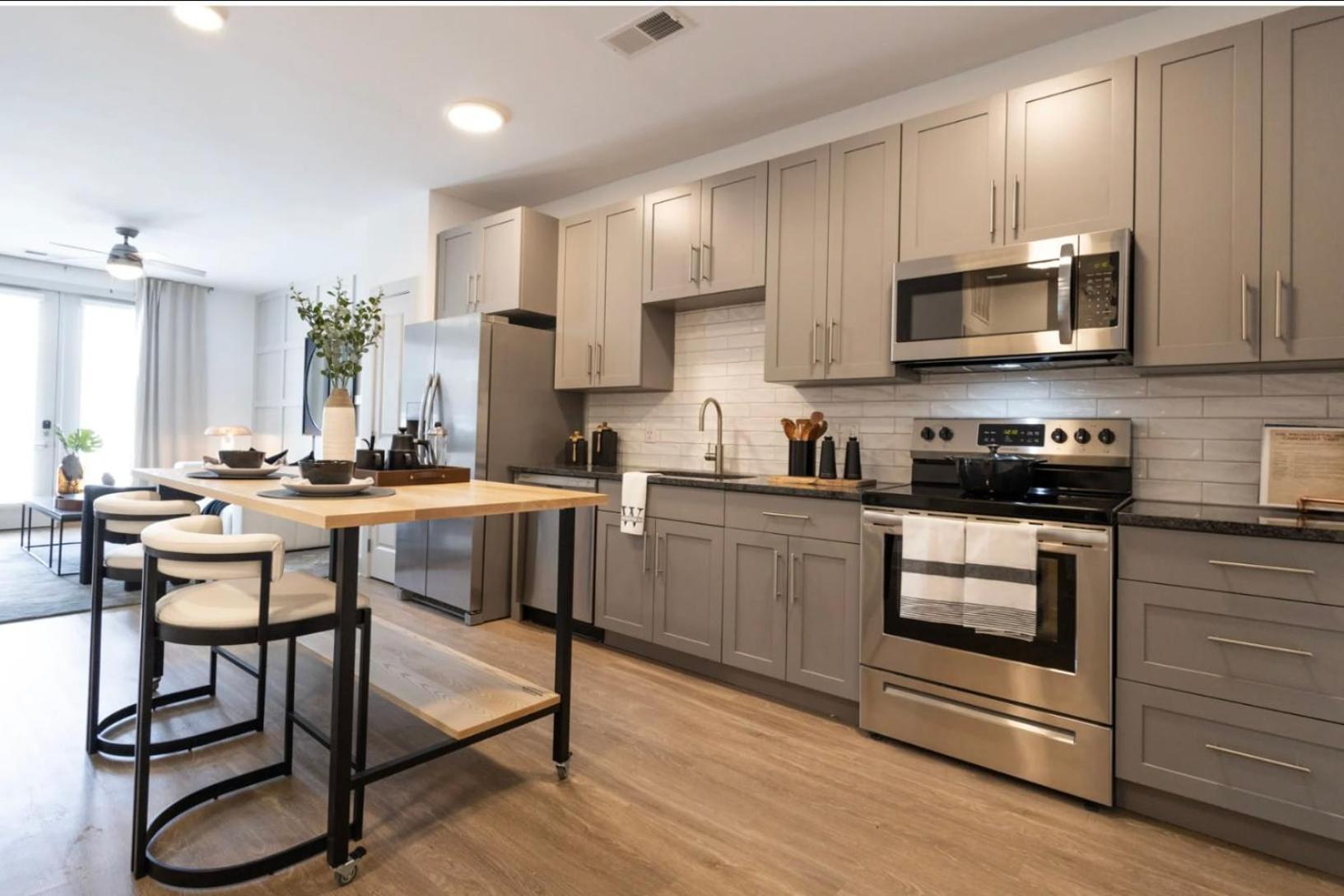 Charming 2br 2ba Retreat Near Downtown Apartment